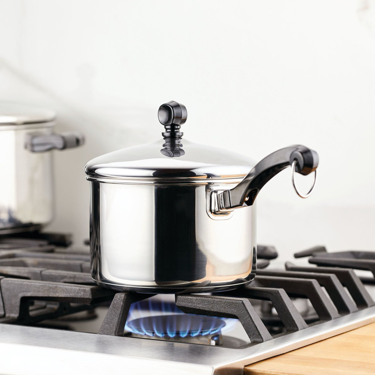 Farberware Classic Series Stainless Steel Sauce Pan with Lid, 2-Quart, Silver